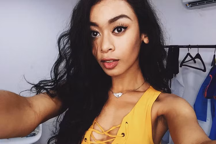 Gây chú ý bởi vẻ đẹp gợi cảm, phóng khoáng nhưng Cindy V "Glee" chưa ghi dấu ấn về khả năng diễn xuất và ca hát. Ảnh: FBNV