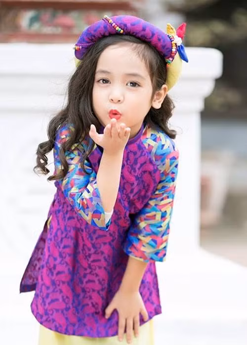 Được biết, trang fanpage của Chu Diệp Anh có gần 300.000 người theo dõi và mỗi chia sẻ của trang đều nhận được sự quan tâm của cư dân mạng.