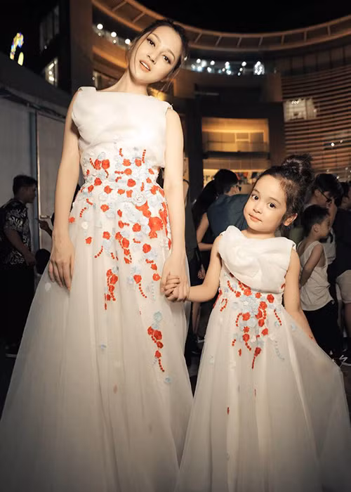 Chu Diệp Anh được xem là bản sao nhí của ca sĩ Bảo Anh. Cách đây không lâu, cả hai đã có dịp diễn catwalk cùng nhau.