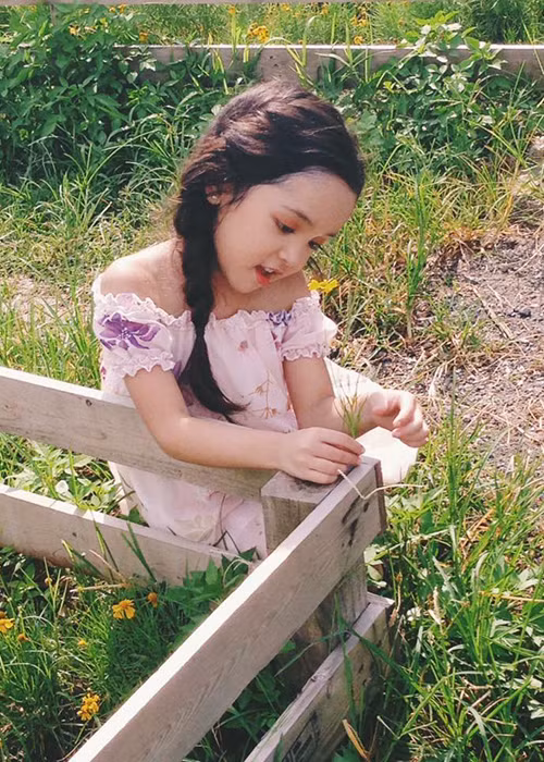 Ngoài những bộ ảnh, Chu Diệp Anh còn gây chú ý khi nghêu ngao hát các ca khúc người lớn như “Yêu một người vô tâm”, “Ngốc”, “Trái tim của em cũng biết đau”...