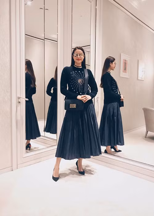 Phạm Hương tận hưởng ngày nghỉ hiếm hoi.