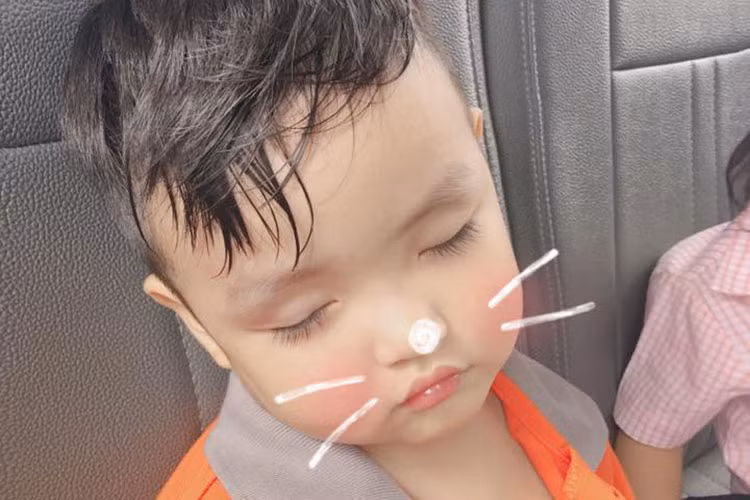 Tâm Tít khoe khoảnh khắc cậu con trai đầu lòng say sưa ngủ.