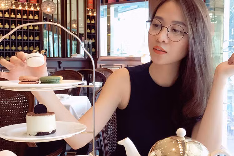 Sau khi lộ ảnh bên Cường Đô la, Đàm Thu Trang chia sẻ: “Khi giận dữ mà vẫn im lặng, đó mới chính là lối sống hay. P/s: Bạn em bảo thế”.