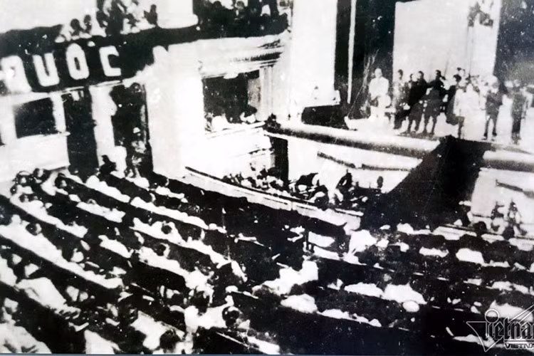 Cục Văn thư lưu trữ Nhà nước cũng giới thiệu một số hình ảnh trong những năm đầu Chính phủ lâm thời hoạt động. Ảnh: Quang cảnh buổi lễ khai mạc phiên họp Quốc hội khóa 1, ngày 2/3/1946.