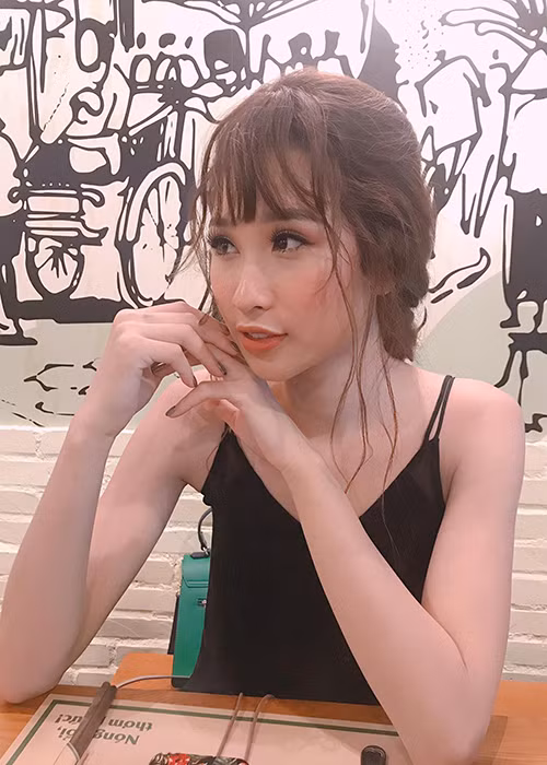 Trong đêm chung kết Hoa khôi Áo dài Việt Nam 2016, Anh Thư lọt top 5 chung cuộc.