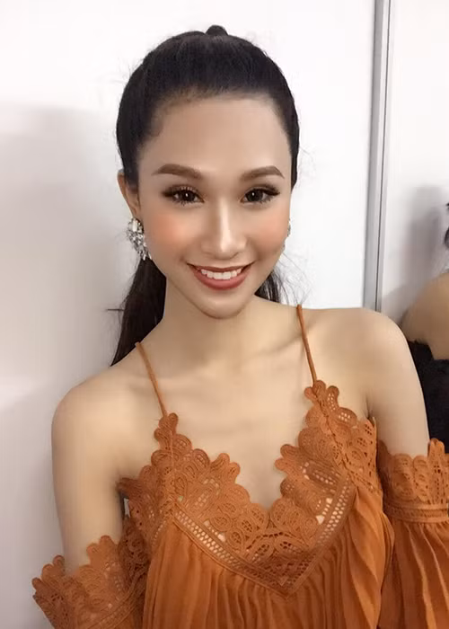 Phạm Anh Thư "Hoa khôi Áo dài Việt Nam 2016" ngày càng xinh đẹp, gợi cảm.