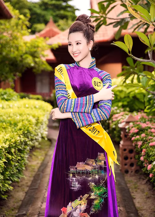 Anh Thư tham gia cuộc thi Hoa hậu Phụ nữ sắc đẹp 2017 do một công ty người mẫu trong nước tổ chức. Có khoảng 20 thí sinh dự thi và đều là người Việt.