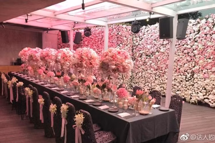 Tiệc sinh nhật của Phạm Băng Băng có tông màu hồng - màu sắc mà cô rất yêu thích. Ảnh: Sina