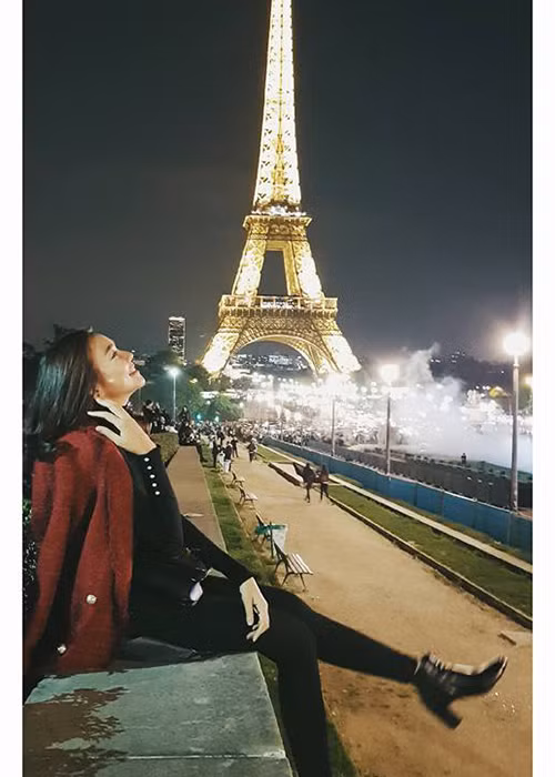 Thanh Hằng “lạc lối” ở Paris trong chuyến công tác.