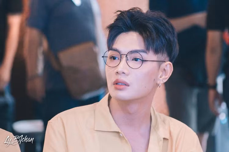 Sau nhiều lần gây ồn ào về giới tính, ca sĩ Đào Bá Lộc vừa bất ngờ thừa nhận là người đồng tính. Đặc biệt, Đào Bá Lộc công khai từng làm người thứ ba đến hơn 5 lần trong số 14 cuộc tình đã qua của mình. Ảnh: FBNV