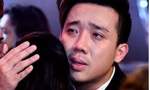 MC Tran Thanh dang bi “van han” bua vay?