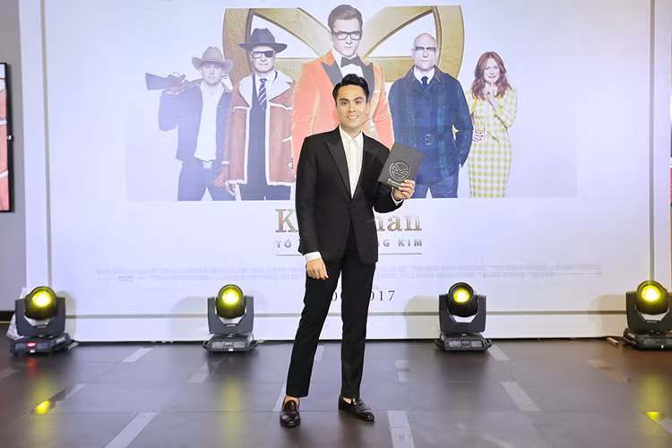 Bộ phim “Kingsman: Tổ chức hoàng kim” đã chính thức được công chiếu vào tối qua (20/9).