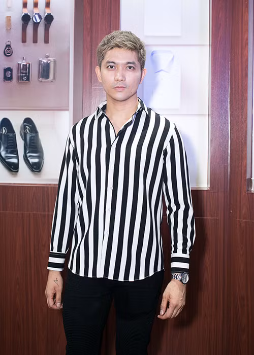 Ngoài Kiều Trinh và con gái, ca sĩ Tim cũng đến tham dự buổi ra mắt phim “Kingsman: Tổ chức hoàng kim”.