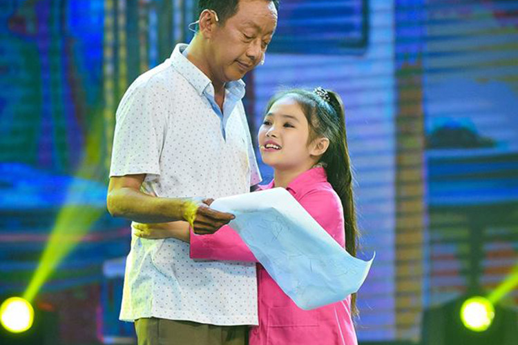 Không có bố ở cạnh từ năm 3 tuổi, Khánh Nhi coi nghệ sĩ Khánh Nam như bố ruột và gọi anh là “tía” Ảnh: Đời sống văn hóa