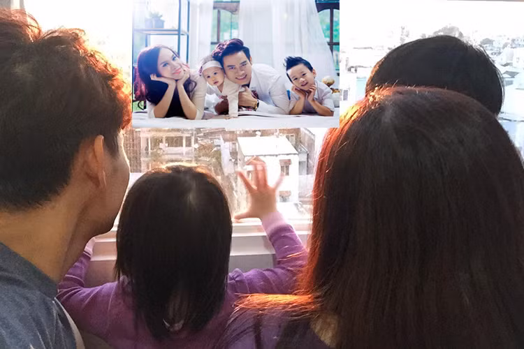 MC Hồng Phúc cùng vợ và con gái đưa cậu con trai Chíp sún đi dự lễ khai giảng. “Bạn nhớ học giỏi và ngoan nhé. Cả nhà yêu bạn”, nam MC chia sẻ.