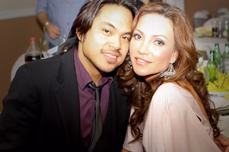 Roland mất 11 năm để nhận được lời đồng ý làm bạn gái từ Thanh Hà. Cho đến nay, cả hai gắn bó được gần chục năm. Ảnh: FBNV