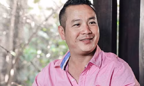 Em trai Quyen Linh mat trang 3 ty khi san khau khai truong-Hinh-2