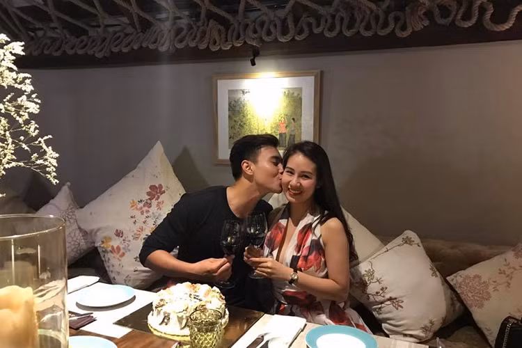 Đông Hùng muốn cả hai cùng cố gắng để thực hiện được kế hoạch đã đặt ra . “Anh yêu em, cô gái chưa được 1m6”, nam ca sĩ bày tỏ.