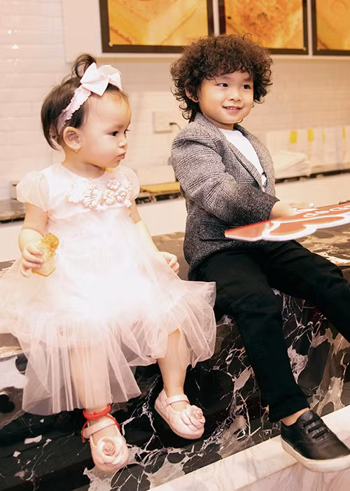 Hoa hậu Diễm Hương muốn cậu quý tử của mình sẽ có tương lai tốt đẹp khi sinh sống và học tập tại Mỹ.