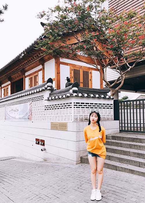 Hòa Minzy ghi lại nhiều khoảnh khắc của mình tại Hàn Quốc.