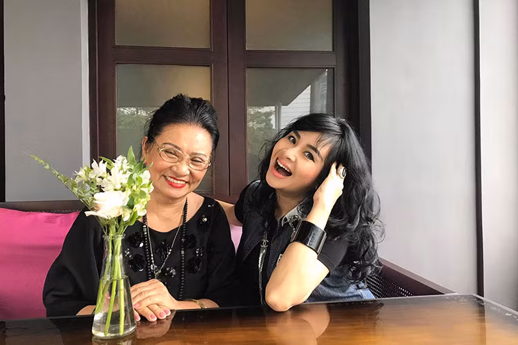 Thanh Lam chia sẻ: “Có nhẫn mới có thể tha thứ, bao dung với lỗi lầm của người khác, có thiện mới có thể đem điều tốt lành trao cho người khác, có chân mới có thể làm mọi việc từ đáy lòng mà không giả tạo. Chân – Thiện – Nhẫn là cội nguồn của những điều tốt đẹp”.