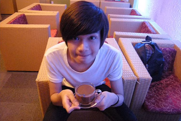 Trước khi gia nhập làng giải trí Việt, giọng ca bước ra từ cuộc thi The Voice 2012 ăn mặc khá giản dị.