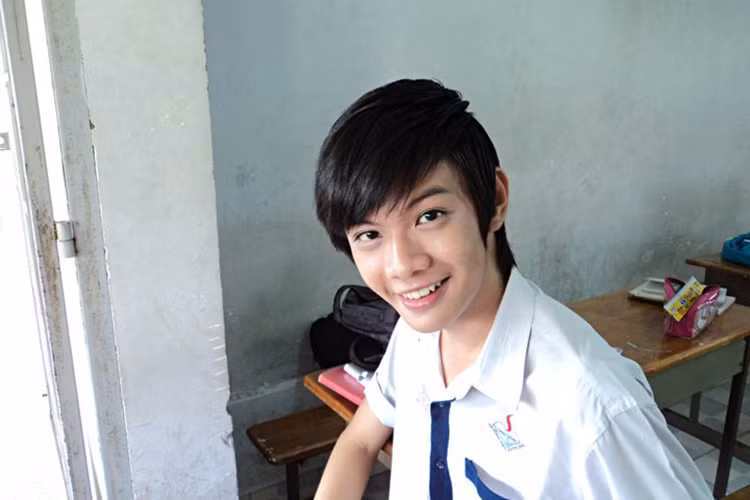 Đào Bá Lộc sinh năm 1993. Năm 2012, anh tham gia chương trình The Voice nhưng sớm dừng chân.