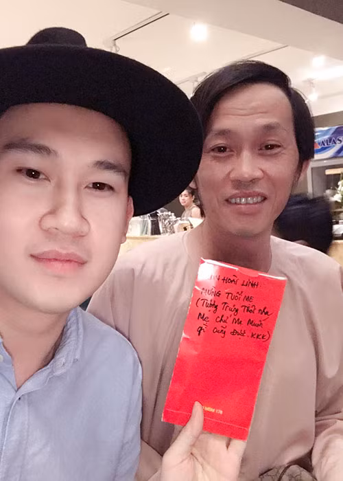 Hot Face sao Viet 24h: Bat ngo qua sinh nhat Hoai Linh tang me