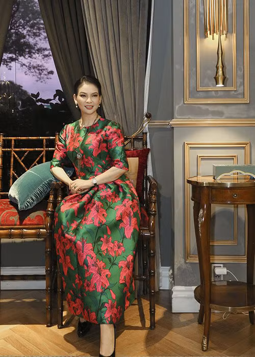 Năm 2012, Thủy Hương vướng tin đồn kết hôn với một quan chức cấp cao. Về phía người đẹp, cô chỉ trả lời lấp lửng, ở tuổi cô kết hôn cũng chỉ là rổ rá cạp lại với nhau. Ảnh: Lao động