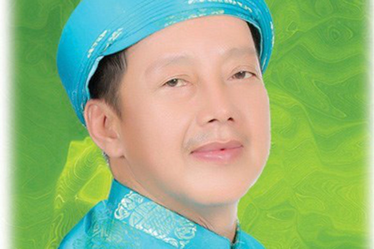 Nghệ sĩ Khánh Nam tên thật là Trần Minh Thành. Anh sinh năm 1965 tại Đồng Nai, là em trai của nghệ sĩ cải lương Khánh Tuấn. Khi còn nhỏ, Khánh Nam đã say mê hát cải lương giống anh trai. Năm 17 tuổi, anh nghỉ học để theo các gánh hát cải lương. Ảnh: Saostar