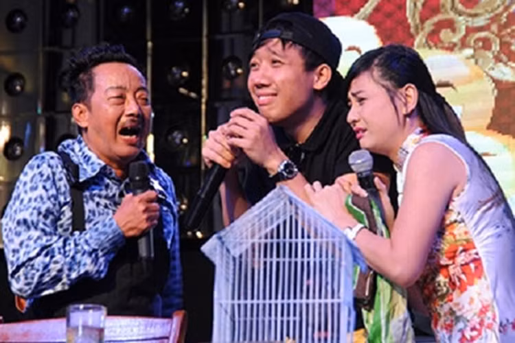 Khi gameshow nở rộ, nghệ sĩ Khánh Nam từng tham gia chương trình “Ơn giời, cậu đây rồi!” và được khán giả yêu mến bởi cách diễn hài duyên dáng. Trấn Thành từng lên tiếng khẳng định anh ngưỡng mộ diễn xuất của Khánh Nam. Ảnh: Báo pháp luật