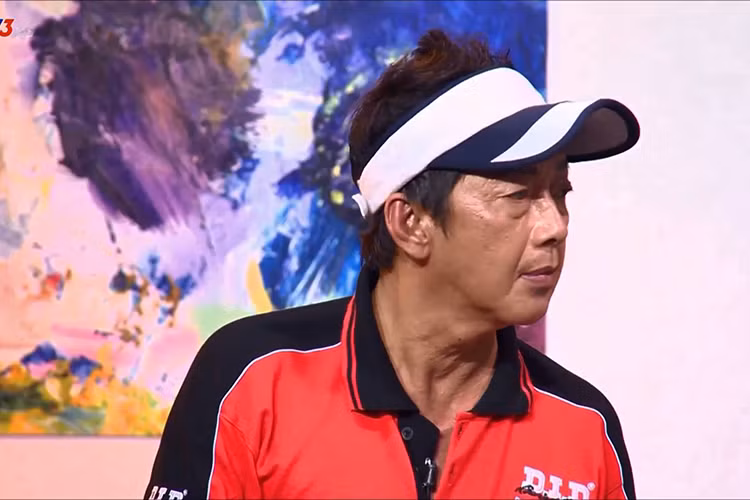 Chiều ngày 26/9, Khánh Nam bị đột quỵ khi đang trên đường đi diễn ở Long An. Bác sĩ kết luận anh bị xuất huyết não, tình trạng nguy kịch. Sáng ngày 27/9, anh được phẫu thuật nhưng hiện vẫn chưa tỉnh lại. Ảnh: Youtube