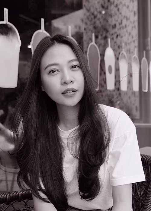 Đàm Thu Trang - người tình tin đồn của Cường Đô-la khoe ảnh mặt mộc xinh đẹp.