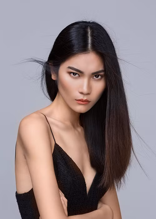 Cạnh tranh ngôi vị quán quân Vietnam’s Next Top Model 2017 cùng Thùy Dương là Kim Dung. Cô từng lọt top 12 của Vietnam's Next Top Model mùa 5.