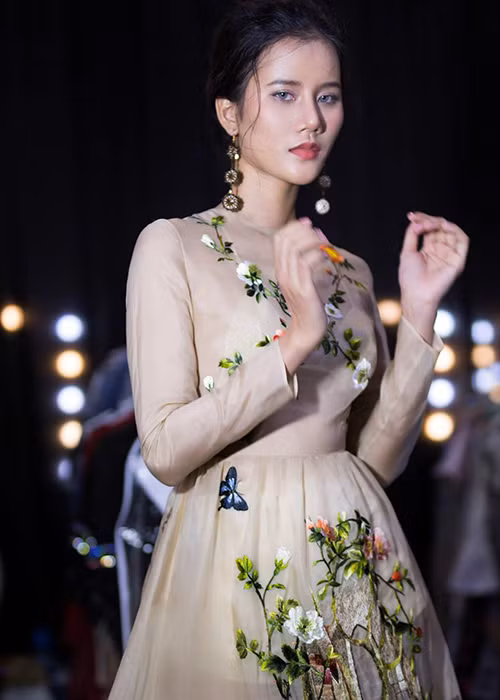 Chia sẻ hình ảnh mũi cao hơn, Hương Ly được cho là đã can thiệp dao kéo để cải thiện nhan sắc. Ảnh: FBNV