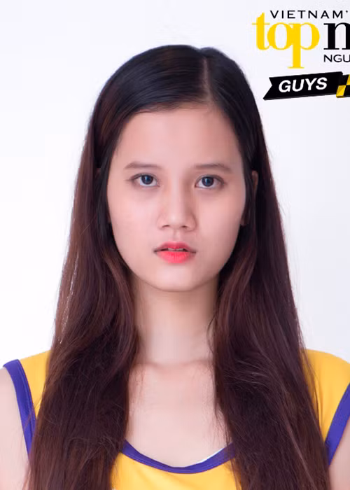 Cận nhan sắc hồi mới thi Vietnam’s Next Top Model 2015 của chân dài đến từ Gia Lai. Ảnh: Bazaarvietnam