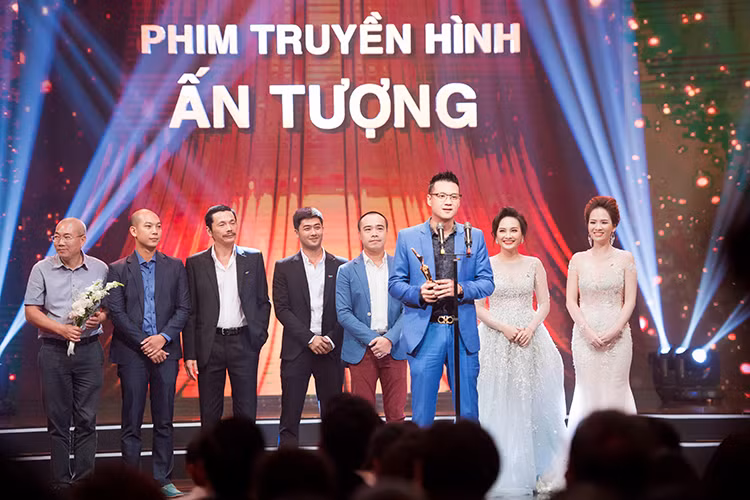 NSND Hoàng Dũng đoạt giải Nam diễn viên ấn tượng, còn bộ phim "Người phán xử" chiến thắng giải Phim truyền hình ấn tượng.