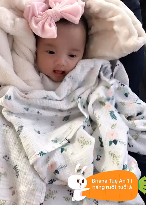 Con gái ca sĩ Vy Oanh xinh như thiên thần khi được hơn một tháng tuổi.