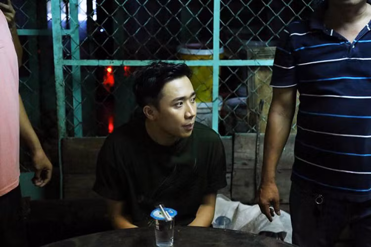 Khi nghe hung tin, Trấn Thành đã bày tỏ niềm tiếc thương nghệ sĩ Khánh Nam. Trước đó, cả hai từng đứng chung sân khấu "Ơn giời, cậu đây rồi!". Ảnh: VTC