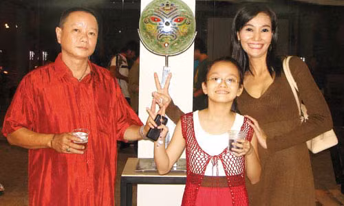 Ngoai Quoc Tuan, Hanh Thuy cung 14 nam chua benh cho con