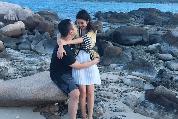 Tại Việt Nam, Tuấn John là Tổng giám đốc của resort Diamond Bay tại Nha Trang, Phó Chủ tịch Hiệp hội du lịch Nha Trang, Chủ tịch Tổ chức quảng bá điểm đến du lịch Nha Trang. Ảnh: FBNV