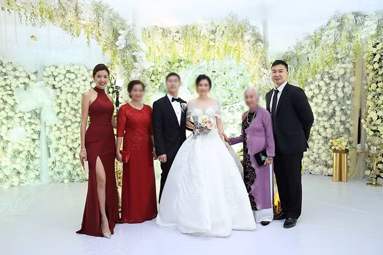 Dù không còn chung bước nhưng Thúy Vân và Tuấn John vẫn giữ mối quan hệ tốt đẹp. Ảnh: FBNV