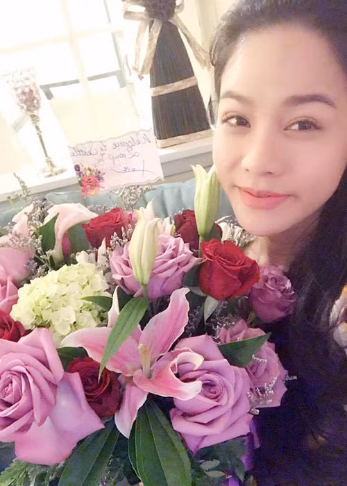 Nhật Kim Anh chia sẻ: "Nơi lạnh nhất không phải là Bắc Cực mà nơi lạnh nhất đó là nơi không có tình người. P/S: bởi vậy cả nhà mình phải yêu thương nhau thiệt là nhiều nhé cả nhà yêu”.