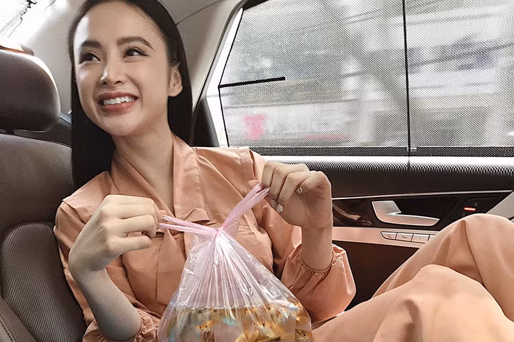 Angela Phương Trinh đi phóng sinh cá trước khi đến phim trường.