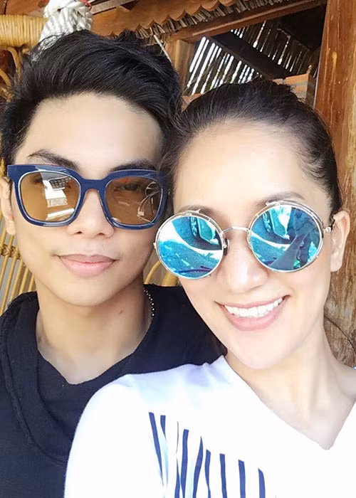 Phan Hiển - Khánh Thi cùng nhau đi biển để hâm nóng tình cảm vợ chồng.