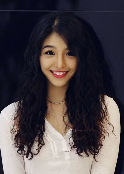 Thanh Tú đang là sinh viên năm 3 chuyên ngành đồ họa của Viện đại học Mở Hà Nội. Ngoài ra, cô còn là giáo viên giảng dạy bộ môn nhảy.