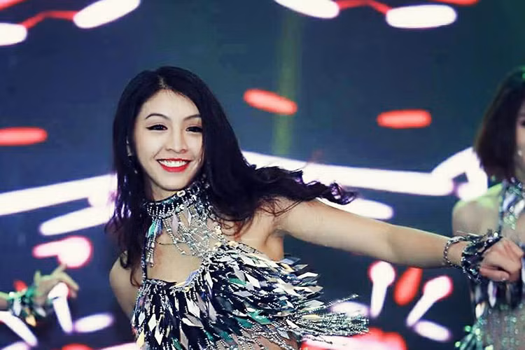 Nụ cười tươi và nhân tố mới là những lợi thế của Thanh Tú tại cuộc thi gồm các ứng viên vốn có lợi thế về làm người mẫu và kinh nghiệm thi sắc đẹp.