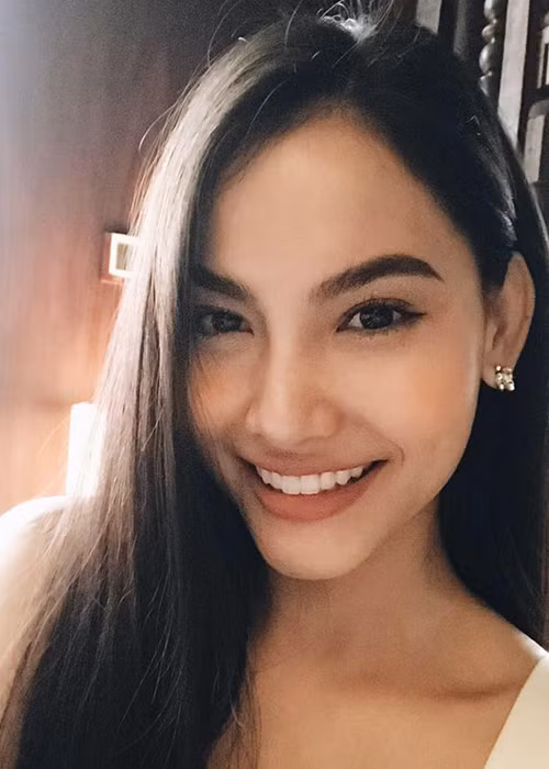 Vỹ Đình vốn là một người có tính kỷ luật, biết lắng nghe và tiếp thu nhanh. Ngoài ra, cô còn yêu động vật, cây cối và thích đi du lịch.