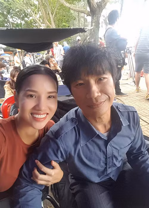 Hình ảnh Dustin Nguyễn bên vợ - Bebe Phạm. Với 798Mười, cô đóng vai trò nhà sản xuất.