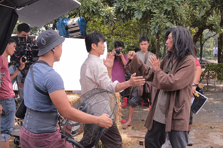 Hau truong phim hai dam chat Chau Tinh Tri cua Dustin Nguyen